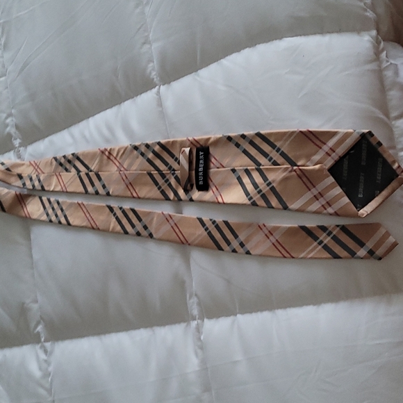 Blackberry tie - Picture 1 of 3